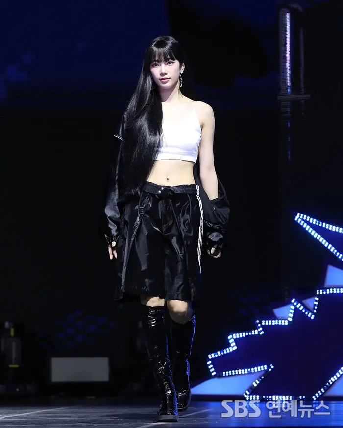 Throwback] KAZUHA Stuns With Waist-Length Hair at LE