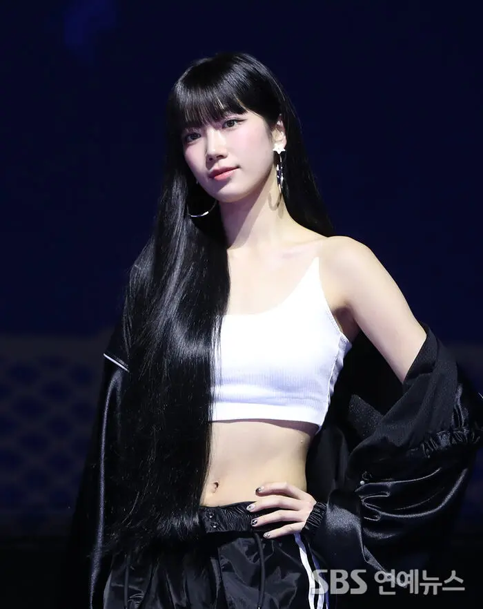 Throwback] KAZUHA Stuns With Waist-Length Hair at LE SSERAFIM's