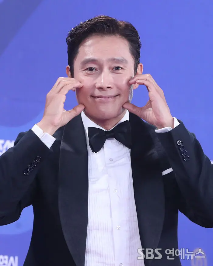 LEE BYUNG HUN コラージュフレーム Lee Byung-hun (Suit) Life Size Cutout | eBay