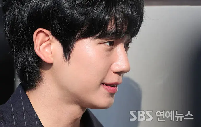 Jung Hae-in Heads to Tokyo in Style